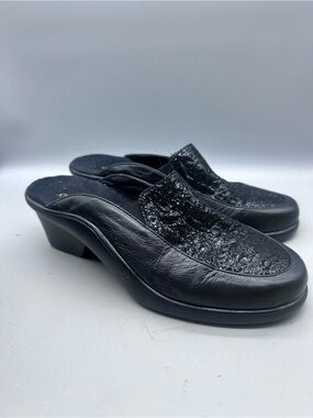 Black Women's Embossed Leather Slip-On Mules